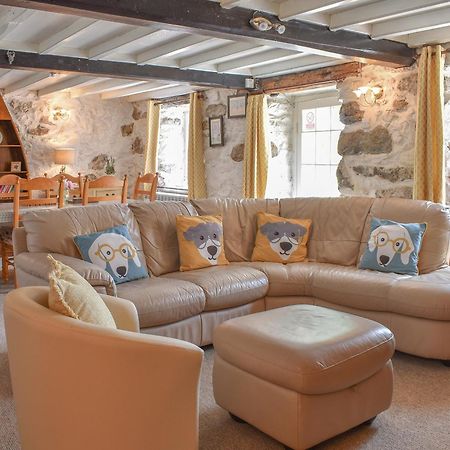 Sanctuary Cottage Абърдарън Екстериор снимка