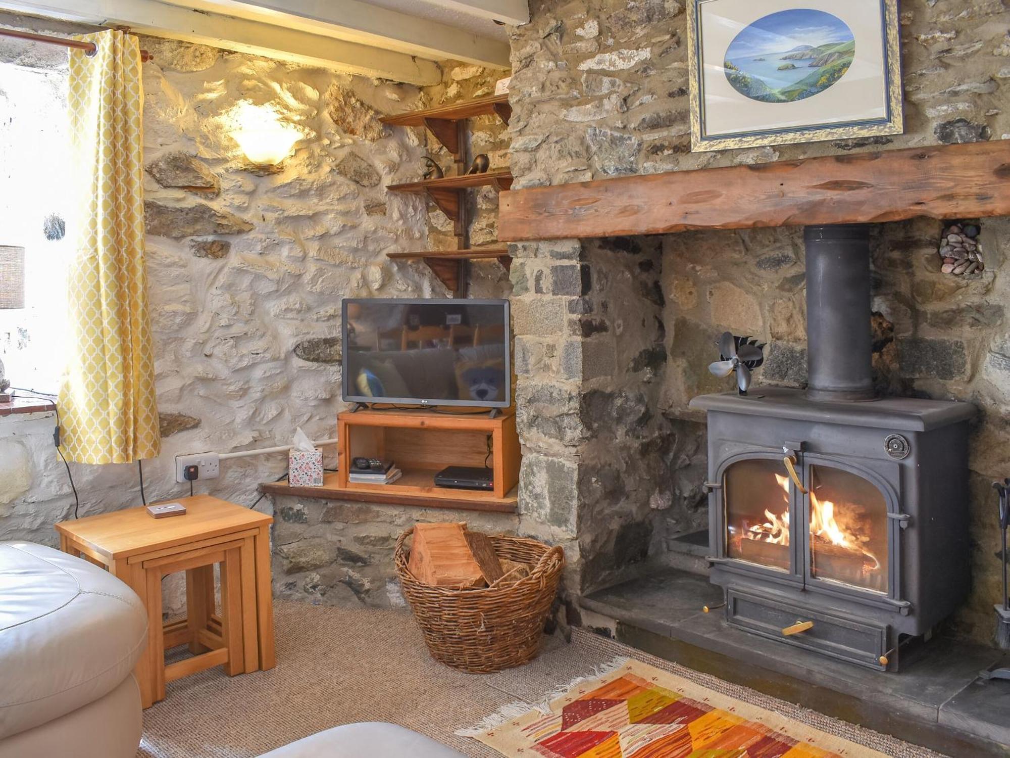 Sanctuary Cottage Абърдарън Екстериор снимка