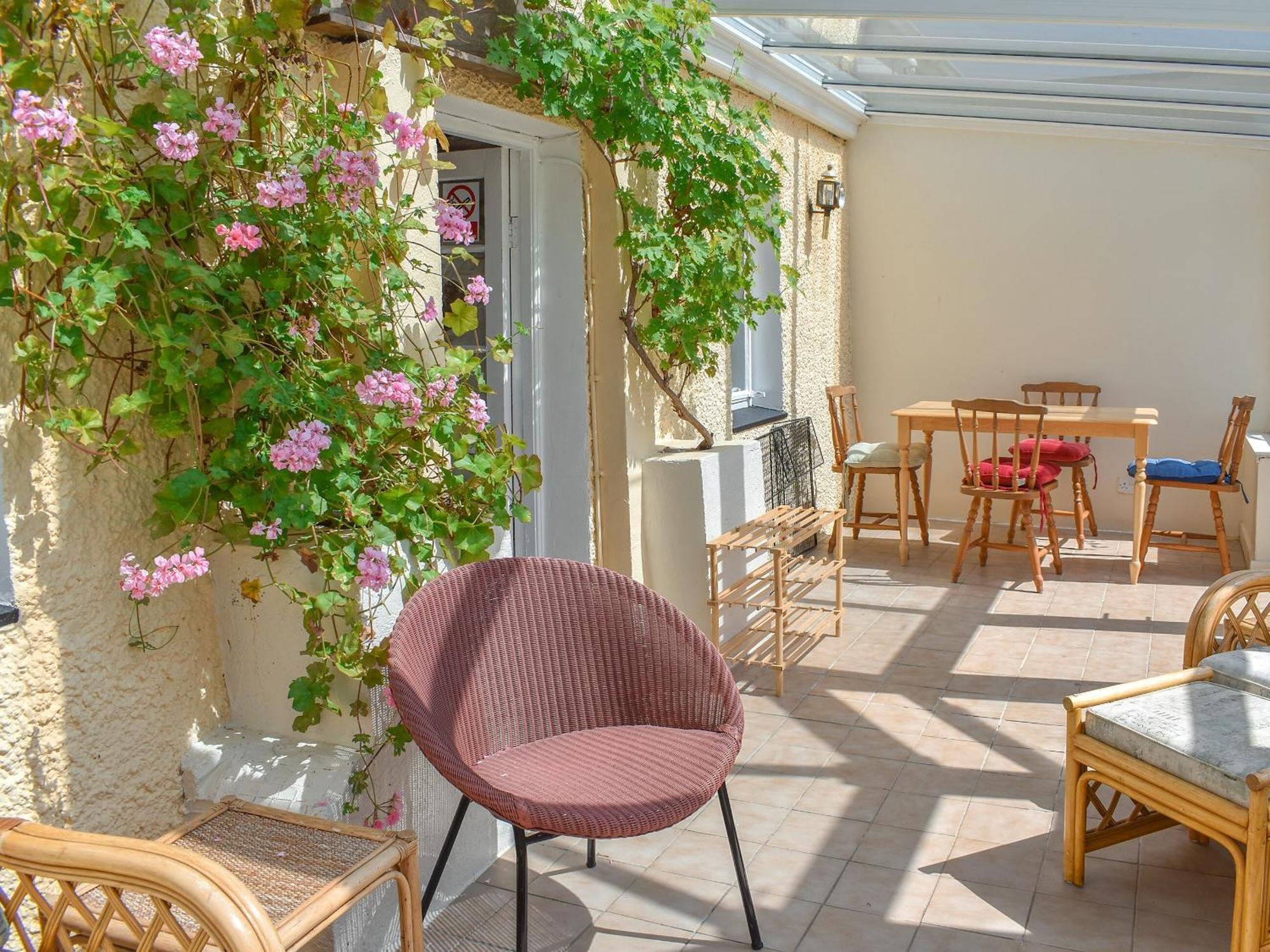 Sanctuary Cottage Абърдарън Екстериор снимка