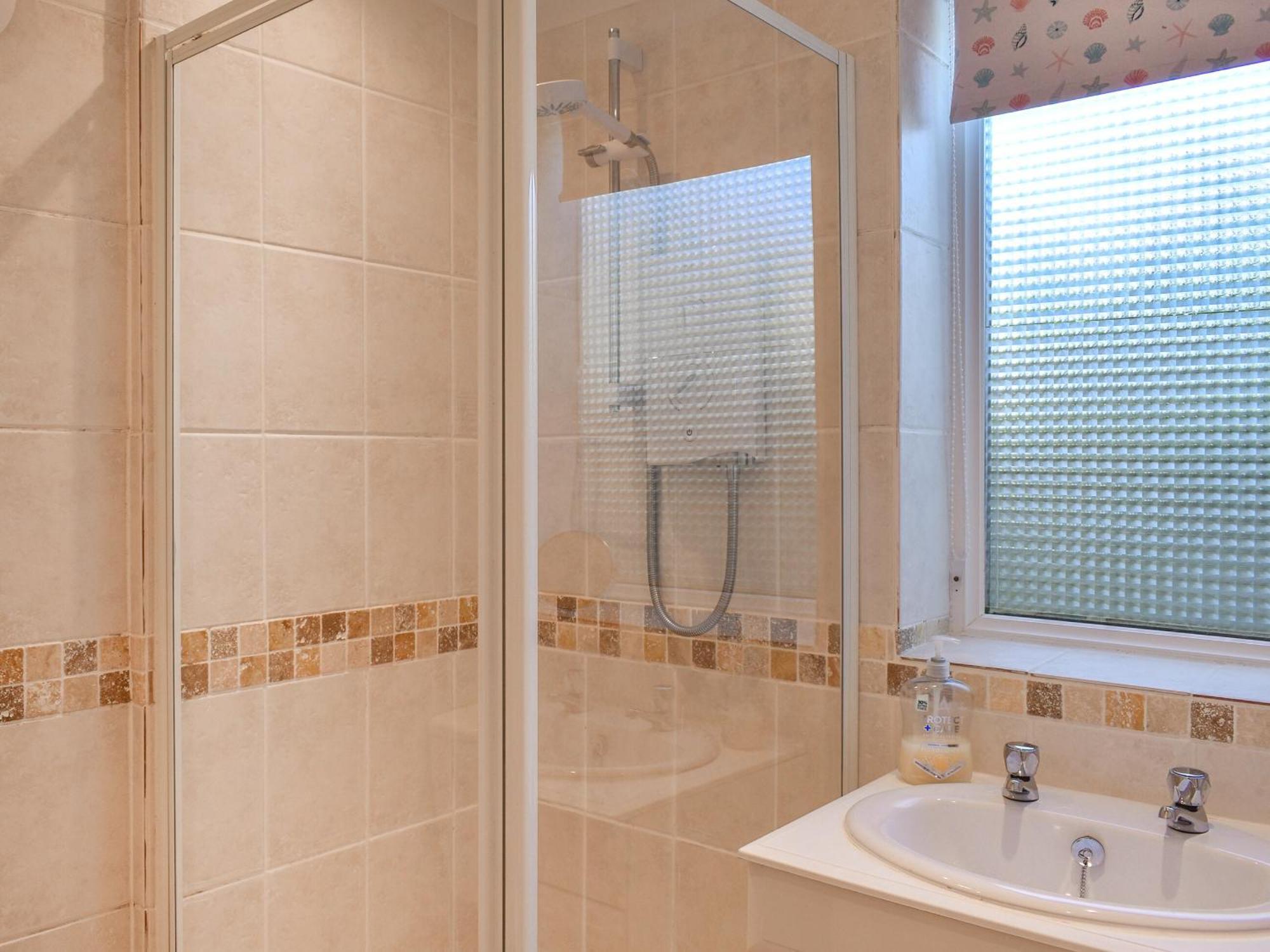 Sanctuary Cottage Абърдарън Екстериор снимка