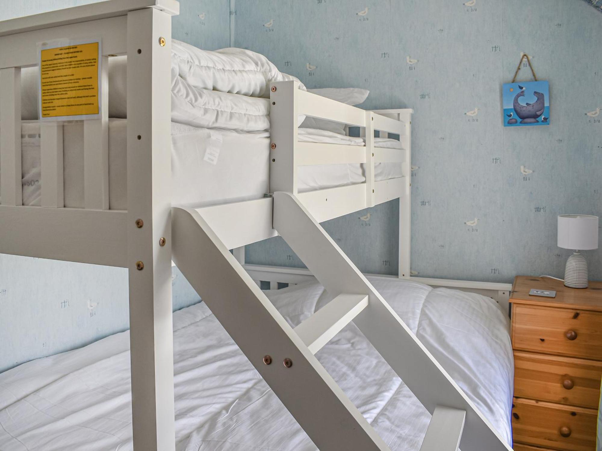 Sanctuary Cottage Абърдарън Екстериор снимка