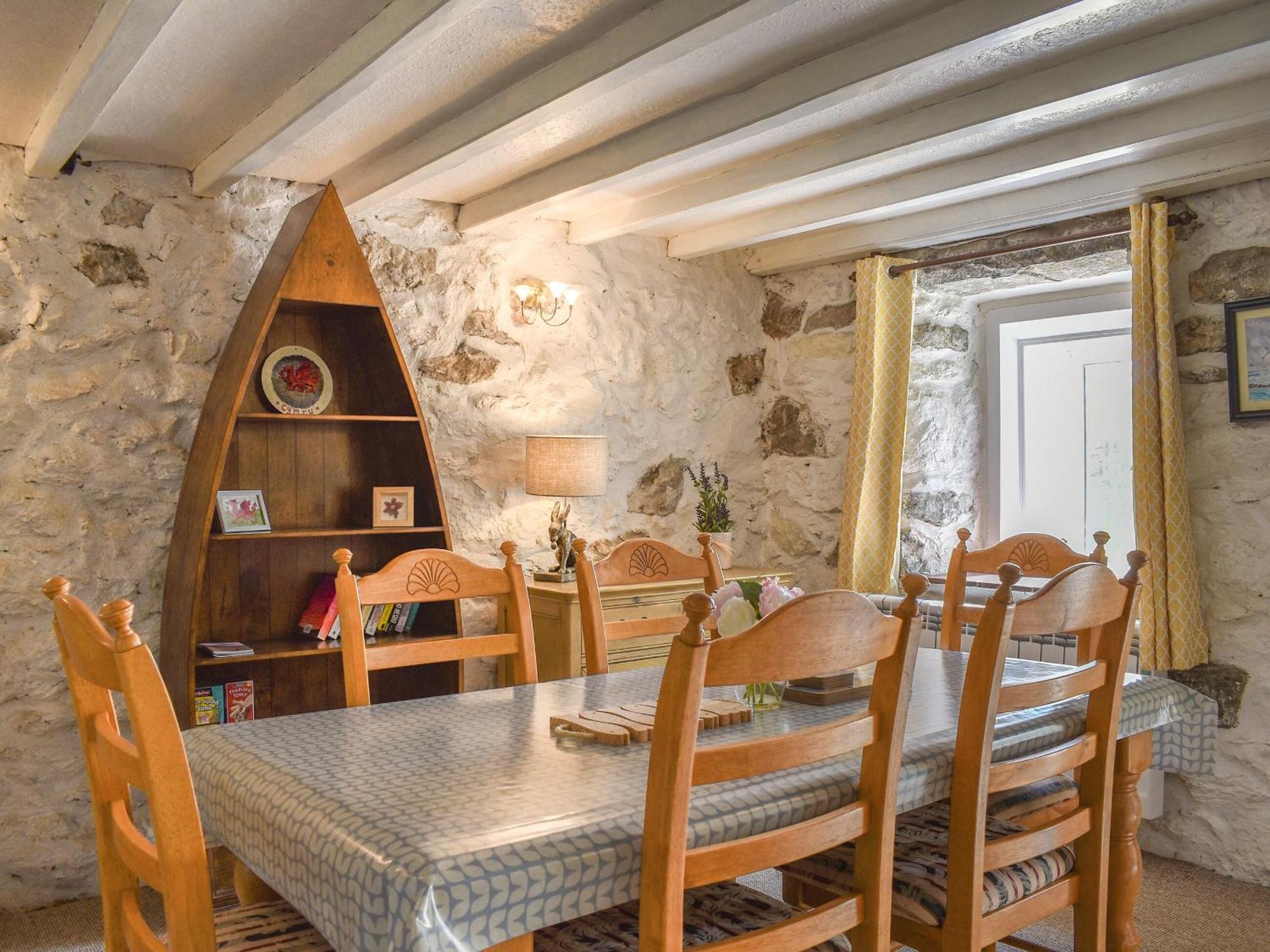 Sanctuary Cottage Абърдарън Екстериор снимка