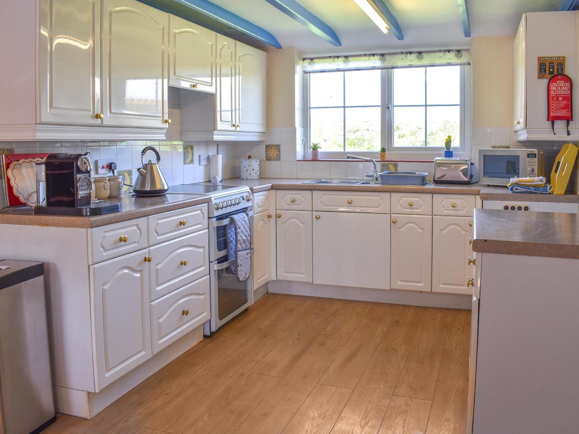 Sanctuary Cottage Абърдарън Екстериор снимка